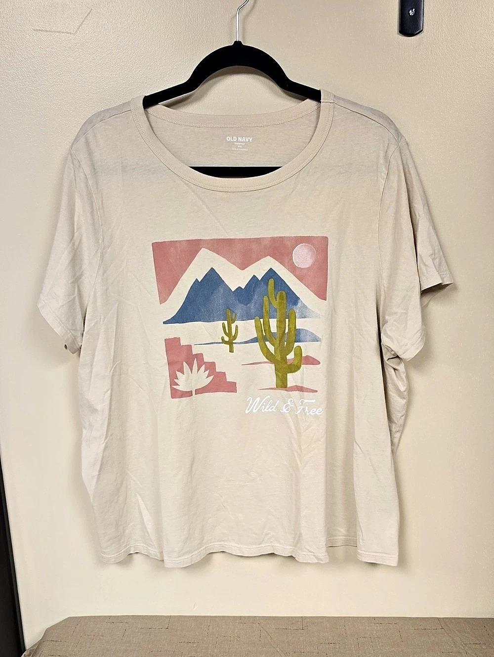 Old Navy EveryWear Wild & Free Graphic Tee XXL Cream & Pink